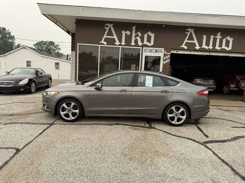 Used 2013 Ford Fusion SE FWD image 10