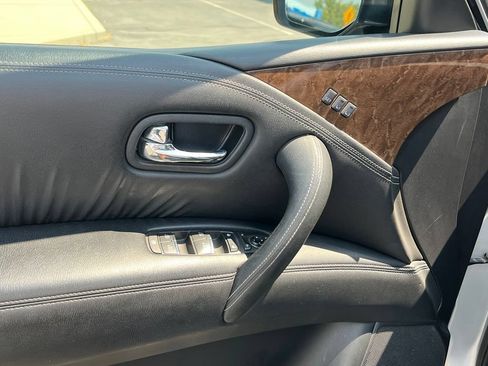 Used 2015 INFINITI QX80 4WD w/ Driver's Assistance Package image 29