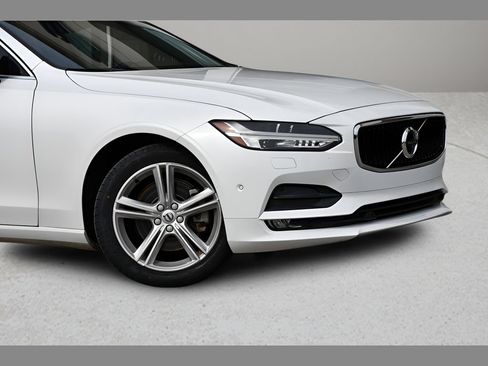 Used 2018 Volvo S90 T5 Momentum w/ Convenience Package FWD image 10