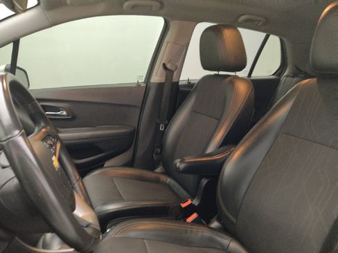 Used 2017 Chevrolet Trax LT w/ LT Convenience Package FWD image 17