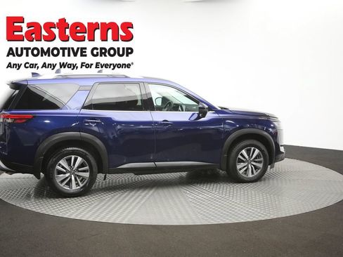 Used 2023 Nissan Pathfinder SL AWD/4WD image 44