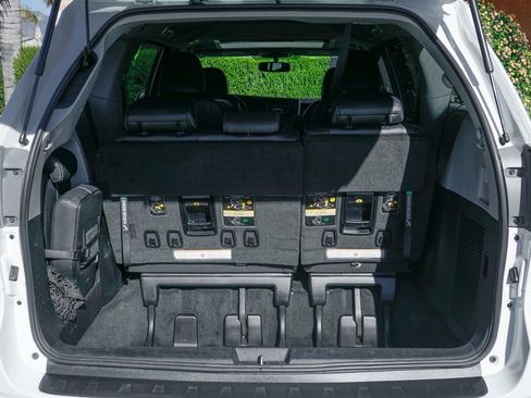 Used 2016 Toyota Sienna SE image 10