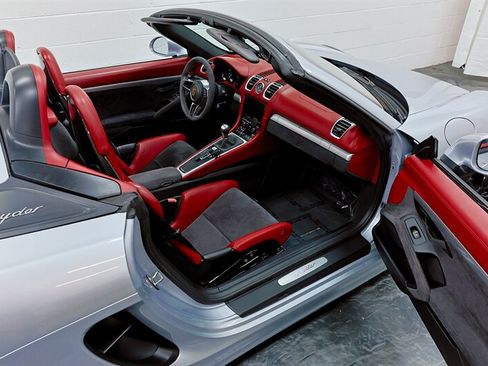 Used 2016 Porsche Boxster Spyder RWD image 97