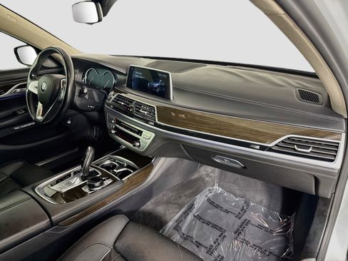 Used 2017 BMW 750i xDrive AWD/4WD image 30