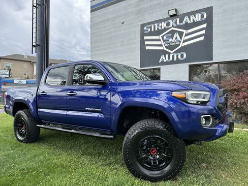 Used 2022 Toyota Tacoma Limited image 1