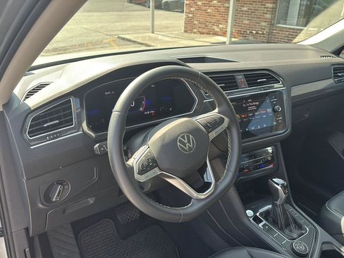 Used 2023 Volkswagen Tiguan SE AWD/4WD image 12