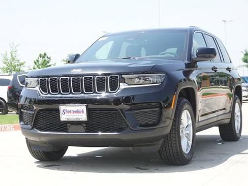 New 2026 Jeep Grand Cherokee Laredo RWD image 3