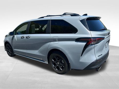 Used 2025 Toyota Sienna XLE Woodland Edition AWD/4WD image 3