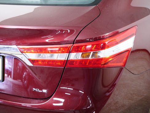 Used 2015 Toyota Avalon XLE Touring FWD image 17