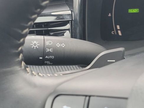 Used 2025 Toyota Camry SE image 34