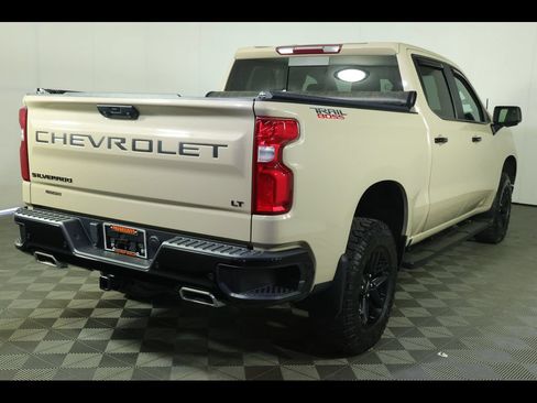 Used 2022 Chevrolet Silverado 1500 LT Trail Boss w/ LT Trail Boss Premium Package AWD/4WD image 8