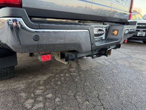 Used 2022 Ford F250 Lariat w/ Lariat Ultimate Package image 17