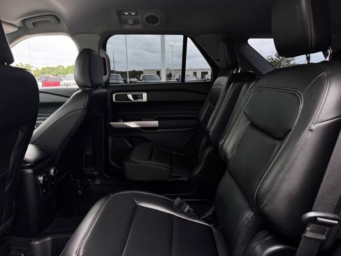 Used 2022 Ford Explorer XLT w/ Equipment Group 202A image 29