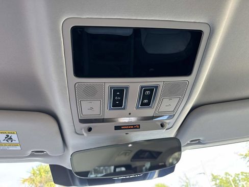 Certified 2024 Land Rover Defender 110 X-Dynamic SE image 27