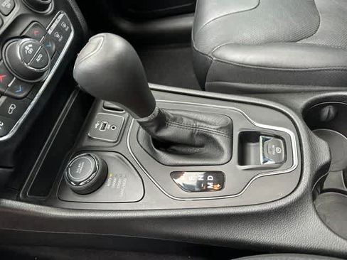Used 2021 Jeep Cherokee Latitude Lux 80th Anniv w/ Quick Order Package 26U 80TH AWD/4WD image 9