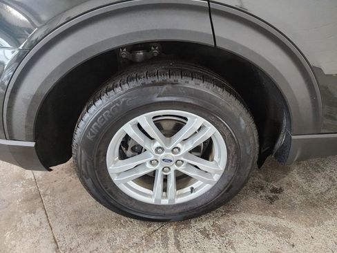 Used 2023 Ford Explorer XLT w/ Equipment Group 202A AWD/4WD image 39