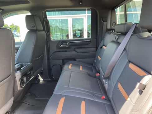 Used 2024 GMC Sierra 2500 AT4 w/ AT4 Premium Plus Package AWD/4WD image 10