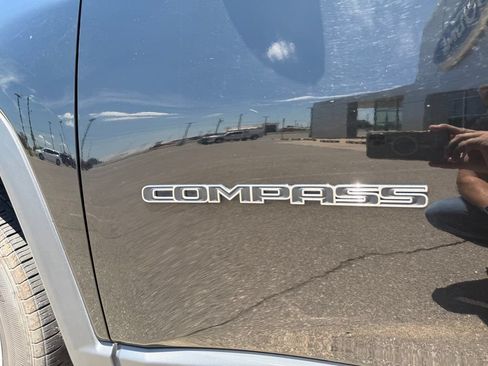 Used 2024 Jeep Compass Latitude AWD/4WD image 9
