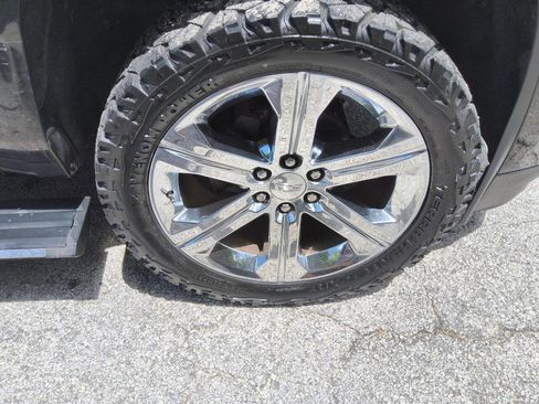 Used 2017 Cadillac Escalade ESV Premium Luxury RWD image 40