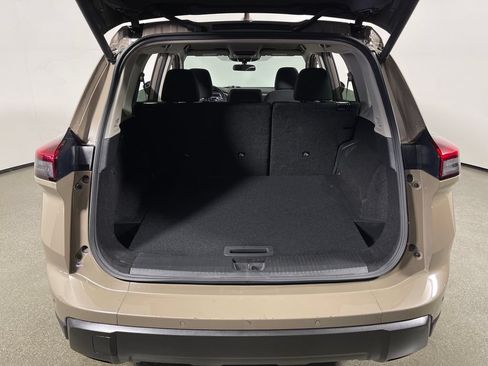Used 2025 Nissan Rogue SV AWD/4WD image 10