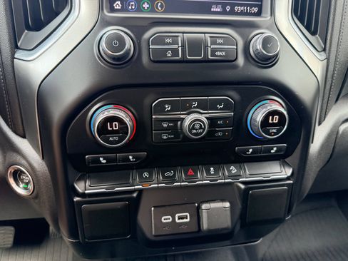 Used 2020 Chevrolet Silverado 1500 LT w/ Texas Edition AWD/4WD image 14