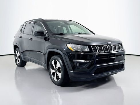 Used 2018 Jeep Compass Latitude w/ Popular Equipment Group AWD/4WD image 3