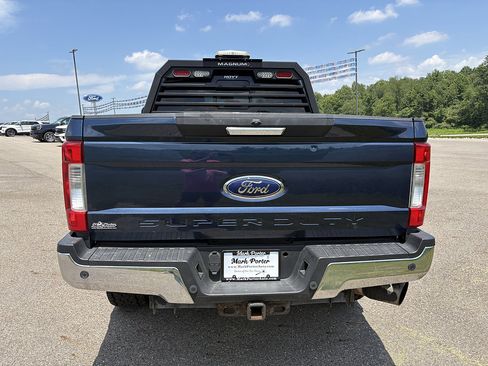 Used 2017 Ford F250 XLT w/ XLT Premium Package AWD/4WD image 4