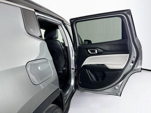 Used 2022 Jeep Compass Limited image 29