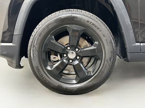 Used 2018 Jeep Compass Latitude w/ Popular Equipment Group AWD/4WD image 32