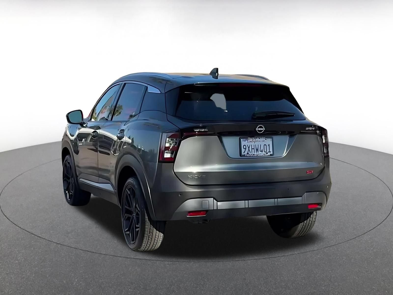 Used 2026 Nissan Kicks SR FWD image 9
