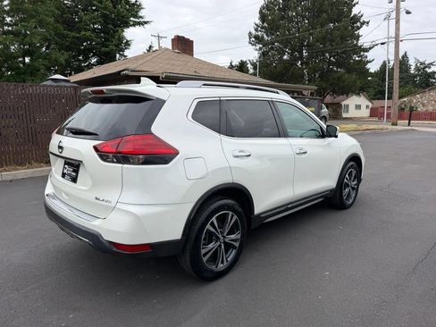Used 2017 Nissan Rogue SL w/ SL Premium Package AWD/4WD image 4