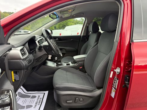 Used 2018 Kia Sorento FWD image 11