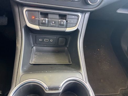 Used 2024 GMC Terrain SLE FWD image 18