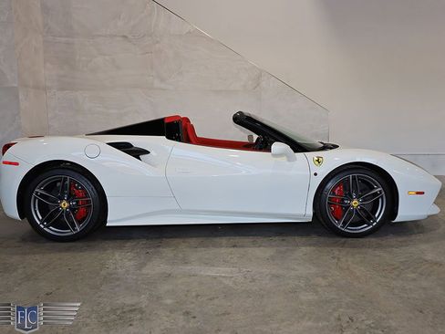 Used 2019 Ferrari 488 Spider image 2