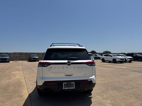 Certified 2024 Nissan Pathfinder SV FWD image 17