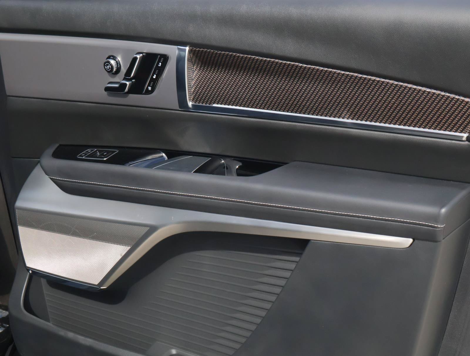 Certified 2027 Cadillac Vistiq Luxury w/ LPO, Floor Liner Package AWD/4WD image 23