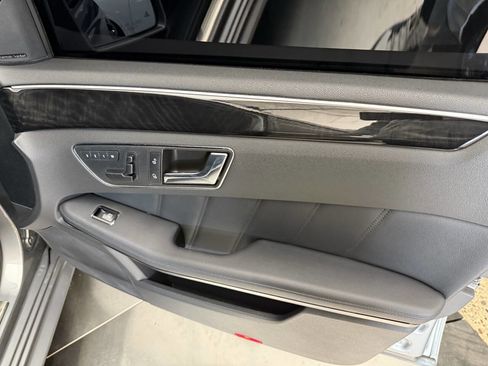 Used 2010 Mercedes-Benz E 350 4MATIC Sedan image 24