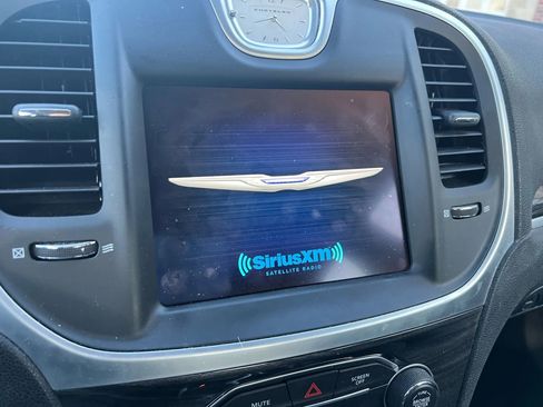 Used 2022 Chrysler 300 Touring w/ Sport Appearance Package image 40