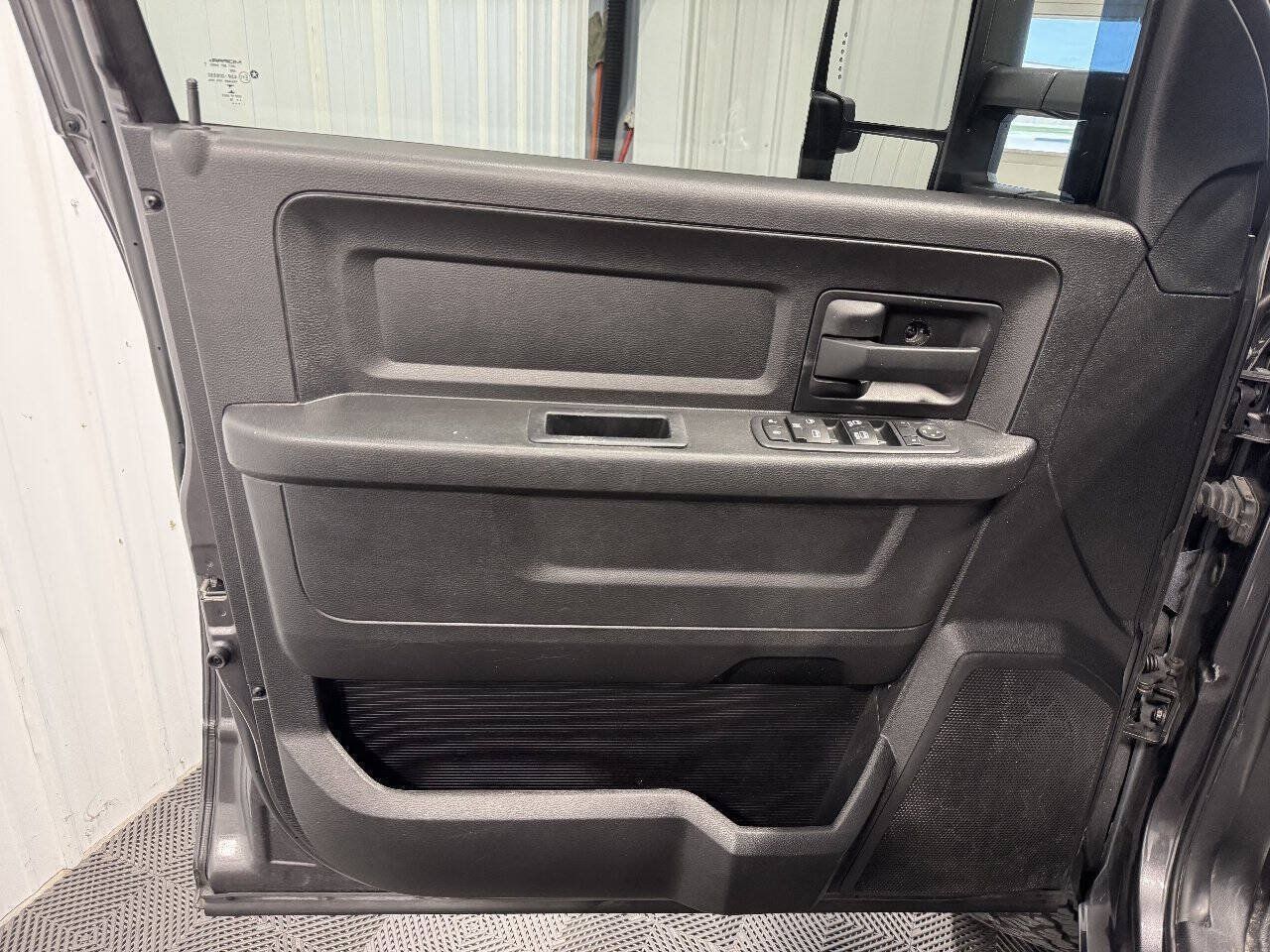 Used 2017 RAM 1500 Express AWD/4WD image 6