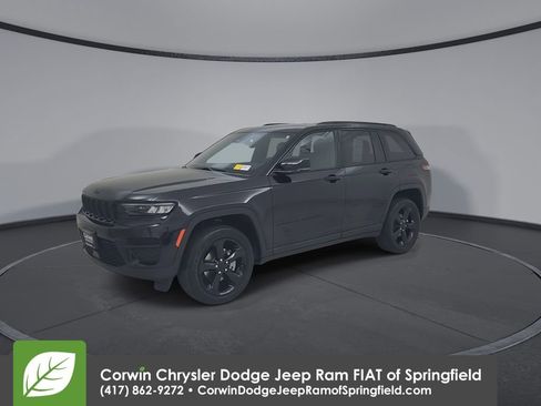 Used 2023 Jeep Grand Cherokee Altitude image 7