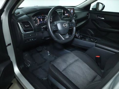 Certified 2025 Nissan Rogue SV AWD/4WD image 17