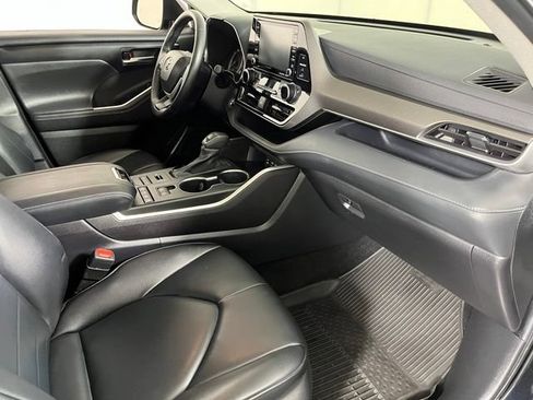 Used 2022 Toyota Highlander XLE AWD/4WD image 43