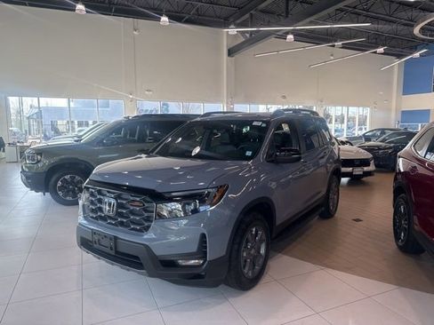 Used 2025 Honda Passport TrailSport image 2