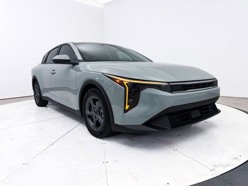 Used 2025 Kia K4 LXS image 11