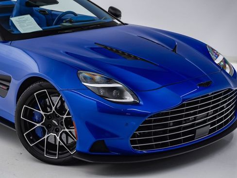 Used 2026 Aston Martin Vanquish Convertible RWD image 4