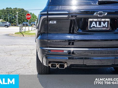 Used 2024 Chevrolet Traverse RS AWD/4WD image 16