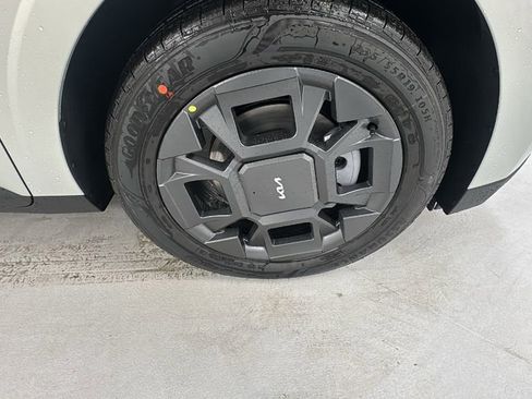 New 2026 Kia Carnival EX FWD image 9