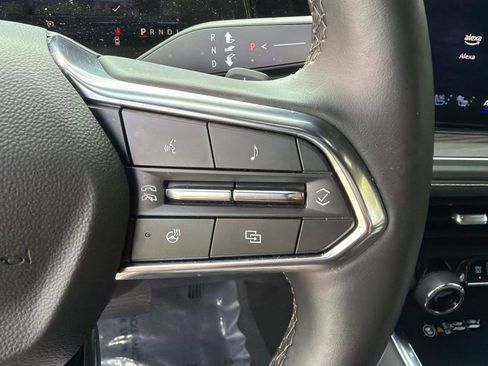 Used 2025 Chevrolet Suburban Premier RWD image 28