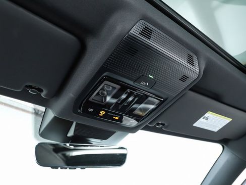 New 2026 Volkswagen Tiguan SE R-Line image 26