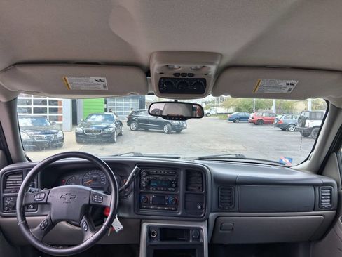 Used 2006 Chevrolet Suburban LT w/ Preferred Equipment Group AWD/4WD image 11